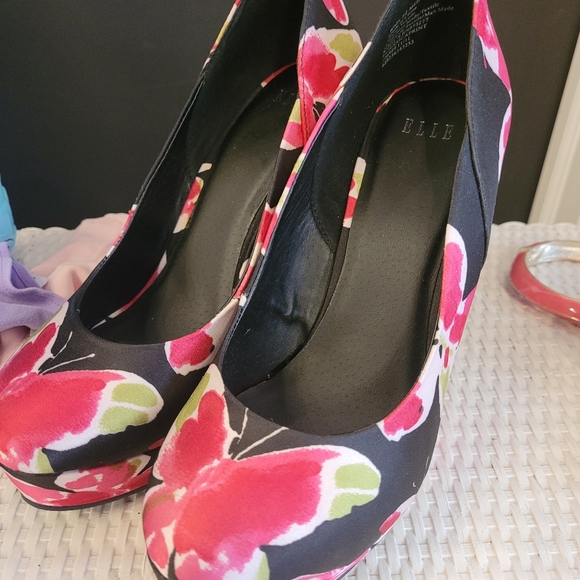 Elle butterfly pattern wedge heel shoes - Picture 12 of 12